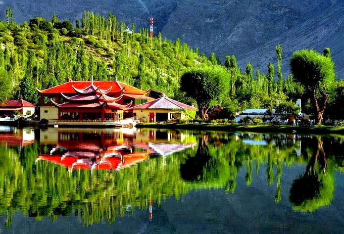 Shangrila Resort - Lower Kachura Lake